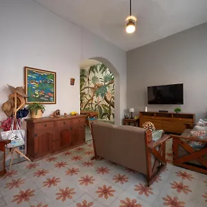 la-casa-del-jaguar.hotelsmerida.org/