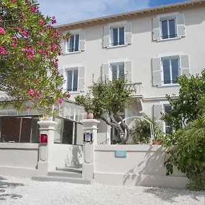 https://hotel-la-bienvenue.fr-provencehotel.com